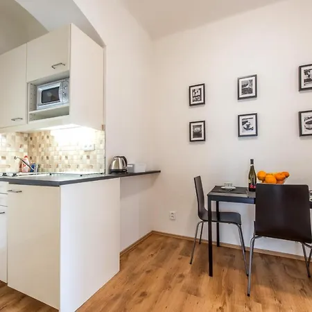 Prague Locals Monastery Apartments מראה חיצוני תמונה