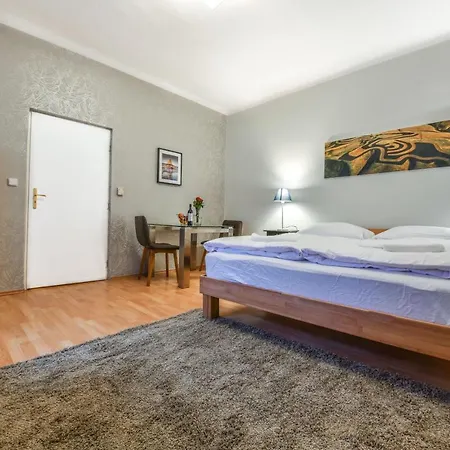 Prague Locals Monastery Apartments מראה חיצוני תמונה