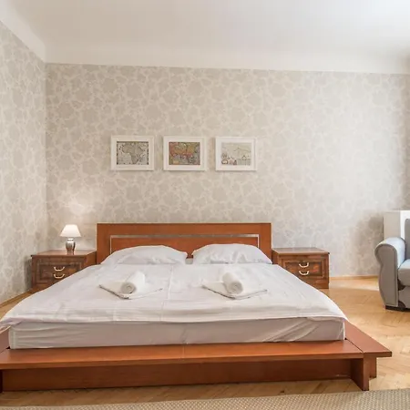 Prague Locals Monastery Apartments מראה חיצוני תמונה