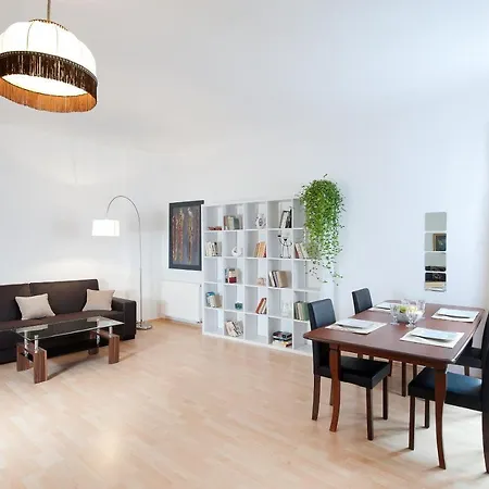 Prague Locals Monastery Apartments מראה חיצוני תמונה
