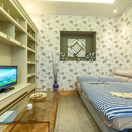 Prague Locals Monastery Apartments מראה חיצוני תמונה