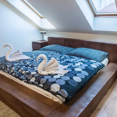 Prague Locals Monastery Apartments מראה חיצוני תמונה