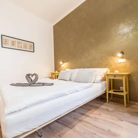 Prague Locals Monastery Apartments מראה חיצוני תמונה