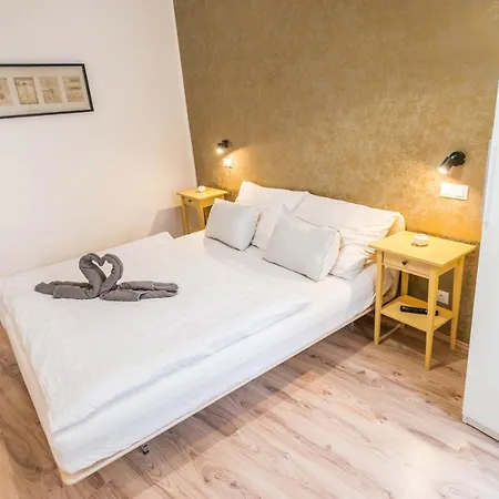 Prague Locals Monastery Apartments מראה חיצוני תמונה