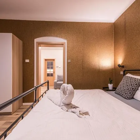 Prague Locals Monastery Apartments מראה חיצוני תמונה