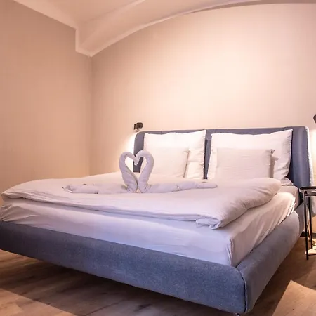 Prague Locals Monastery Apartments מראה חיצוני תמונה