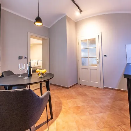 Prague Locals Monastery Apartments מראה חיצוני תמונה